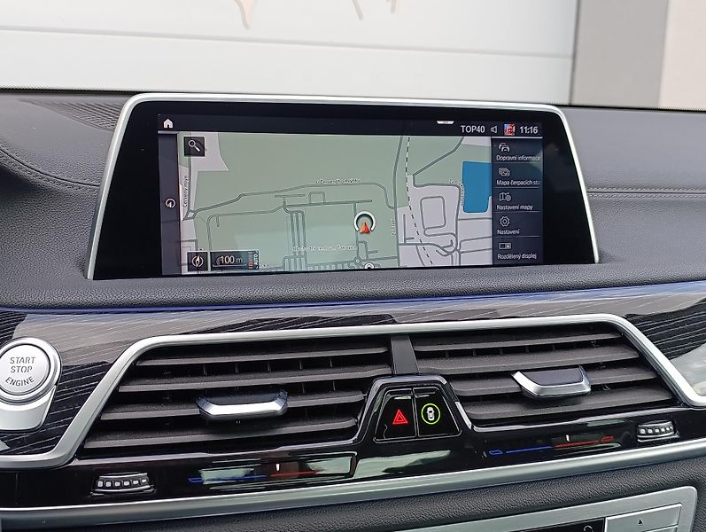 BMW Řada 7 740d xDRIVE DPH - fotka 31 z 42