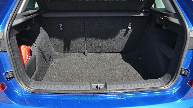 Škoda Kamiq 1.0 TSI 85kW First Edition DSG - fotka 21 z 25