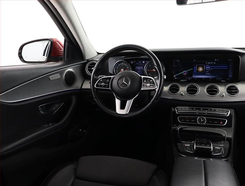 Mercedes-Benz Třídy E (2019) E 220 d - fotka 7 z 26