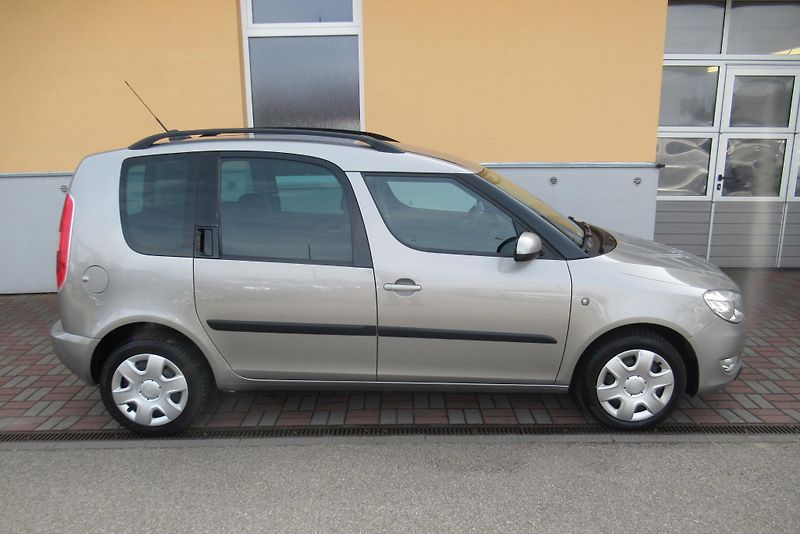 Škoda Roomster 1.2 TSi AUT. KLIMA  NAVIGACE - fotka 3 z 23