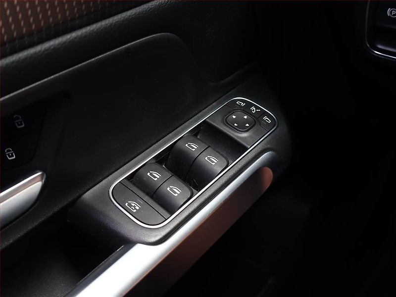 Mercedes-Benz GLB (2021) 200 d 4MATIC - fotka 18 z 21
