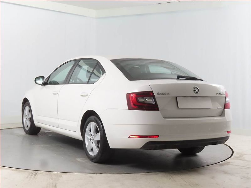Škoda Octavia (2013) Elegance 1.6 TDI, Xenony - fotka 4 z 13