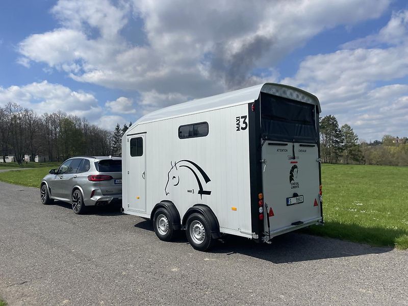 Cheval Liberté (2026) MAXI 3 MODRÝ - fotka 24 z 28