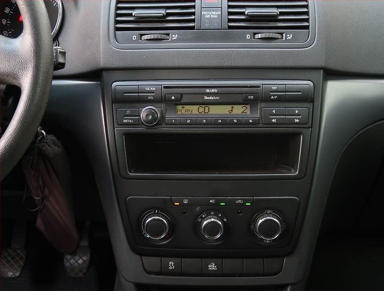 Škoda Yeti (2012) 2.0 TDI, 4X4, ČR,1.maj - fotka 12 z 15