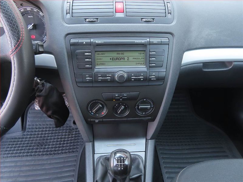 Škoda Octavia (2007) 1.6 - fotka 12 z 17