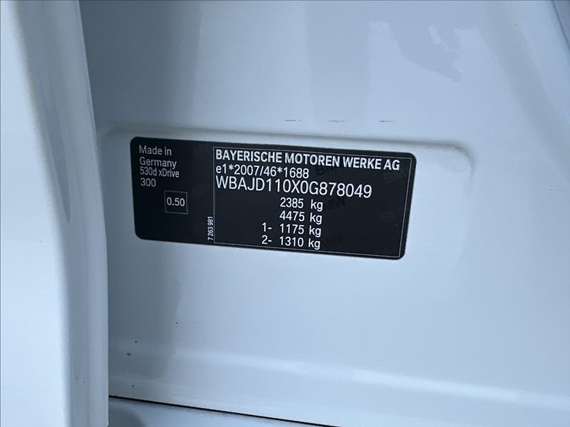 BMW Řada 5 3,0 530d 265PS  M Performance - fotka 49 z 54