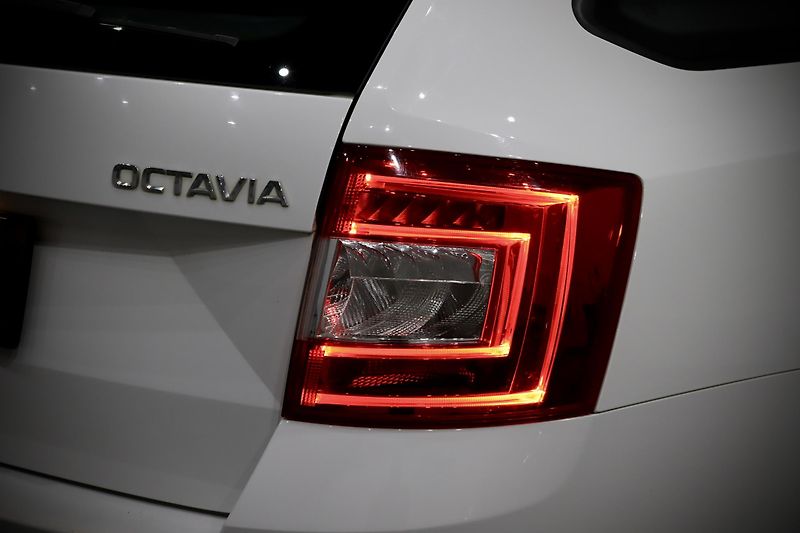 Škoda Octavia 3 Combi 1.4 TSI 103 kW - fotka 9 z 28