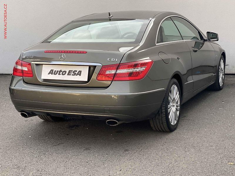 Mercedes-Benz Třídy E (2010) 3.0 CDi E350, Elegance, AT, - fotka 4 z 21