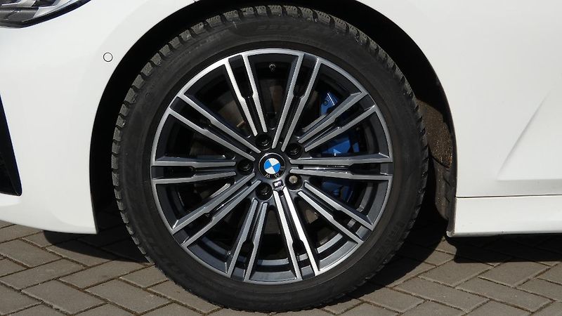BMW Řada 3 330i xDrive M Sport - fotka 20 z 21