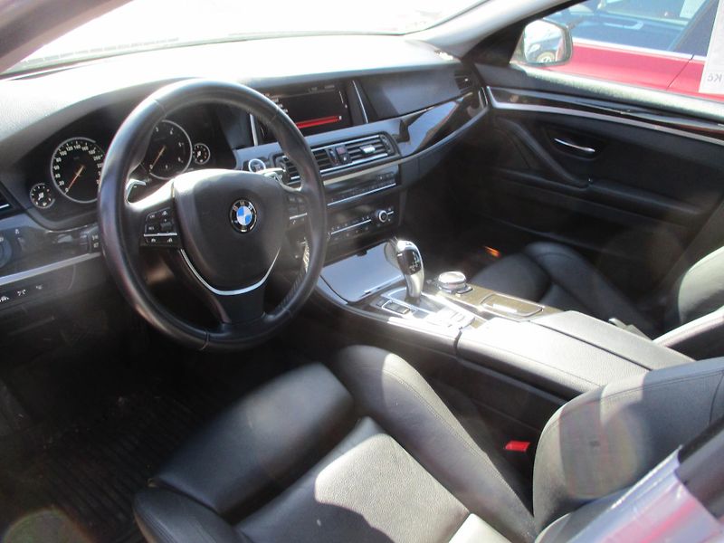 BMW Řada 5 (2015) 520 xDrive combi - fotka 10 z 11