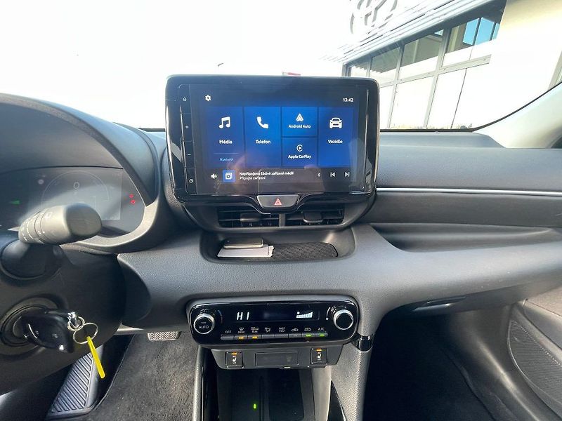 Toyota Yaris 1.5 Hybrid 116HP Style - fotka 21 z 27