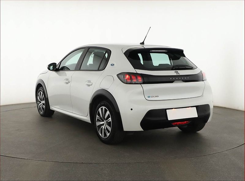 Peugeot 208 (2020) Active 50 kWh, SoH 92% - fotka 4 z 19