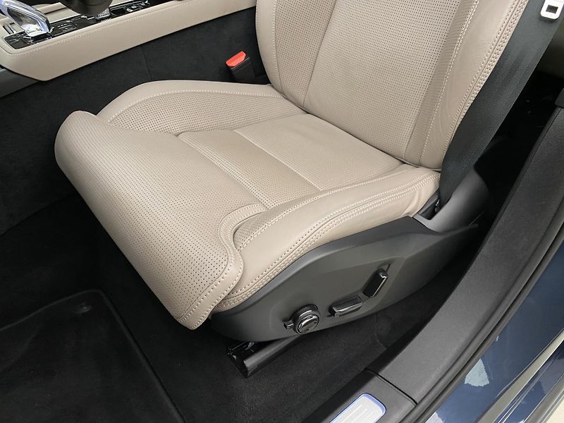 Volvo XC90 (2025) T8 AWD Plug-in DARK ULTRA - fotka 34 z 75