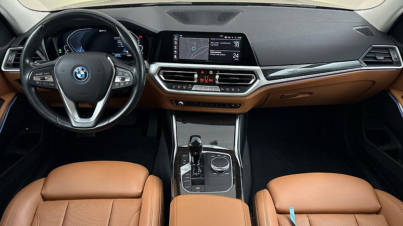 BMW Řada 3 320e AUT Luxury Line - fotka 8 z 27