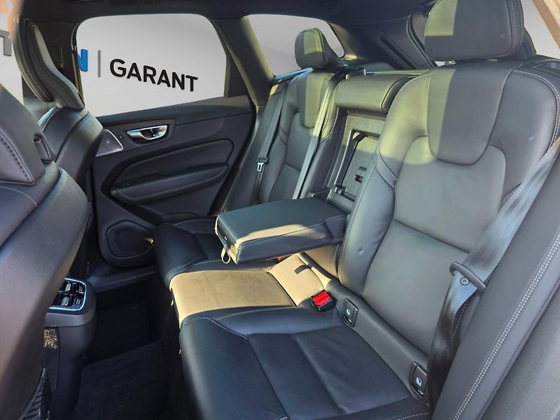 Volvo XC60 (2024) BE ULTIMATE, vzduch. pod., taž - fotka 13 z 27