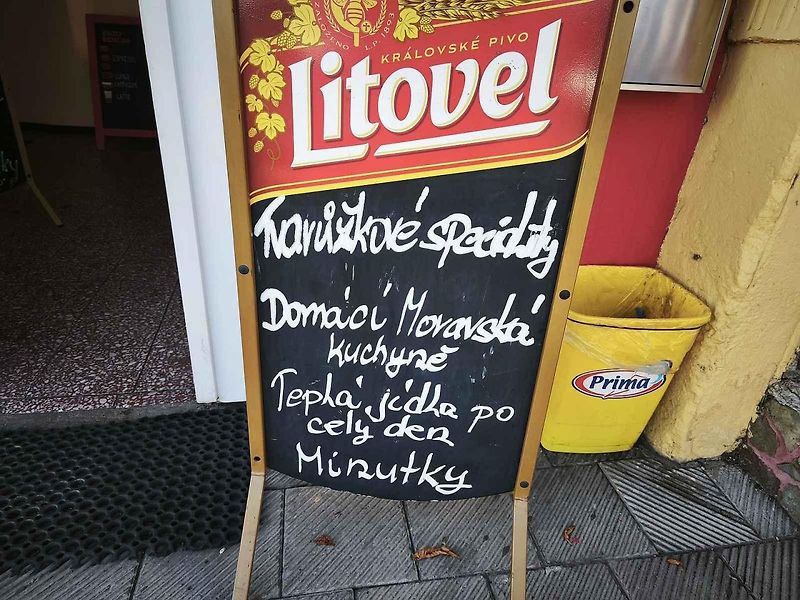 Přiznáme se bez mučení, že tvarůžky nejsou zrovna pro nás jídlem číslo jedna. I proto jsme si dali játra. A ani u nich jsme nelitovali.