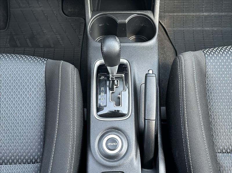 Mitsubishi Outlander 2,0 150PS  Intense A/T 4x4 - fotka 27 z 53