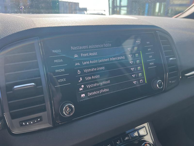 Škoda Karoq Sportline 1.5 TSI 110kw DSG - fotka 16 z 27