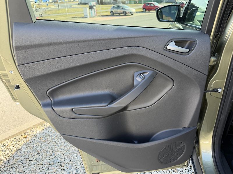 Ford Kuga 1,5 EcoBoost / 110kW  - fotka 32 z 50