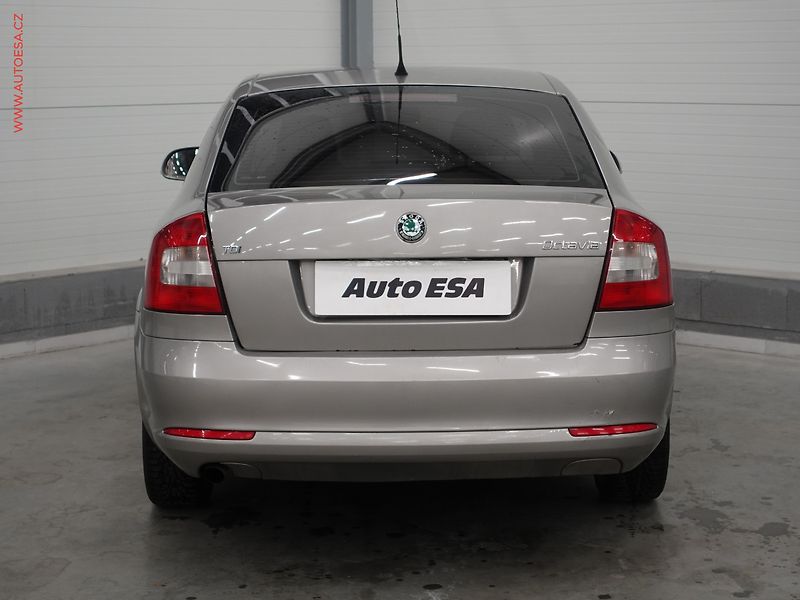 Škoda Octavia (2011) 1.6TDi, ČR, AC, temp - fotka 5 z 19