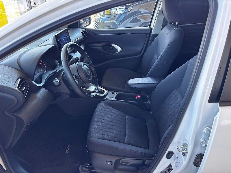 Toyota Yaris 1.5HEV 68kW REZERVACE - fotka 11 z 16