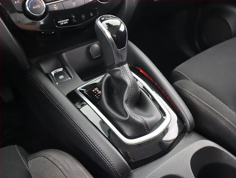 Nissan Qashqai (2018) 1.6 dCi, Automat, Serv.kniha - fotka 14 z 22
