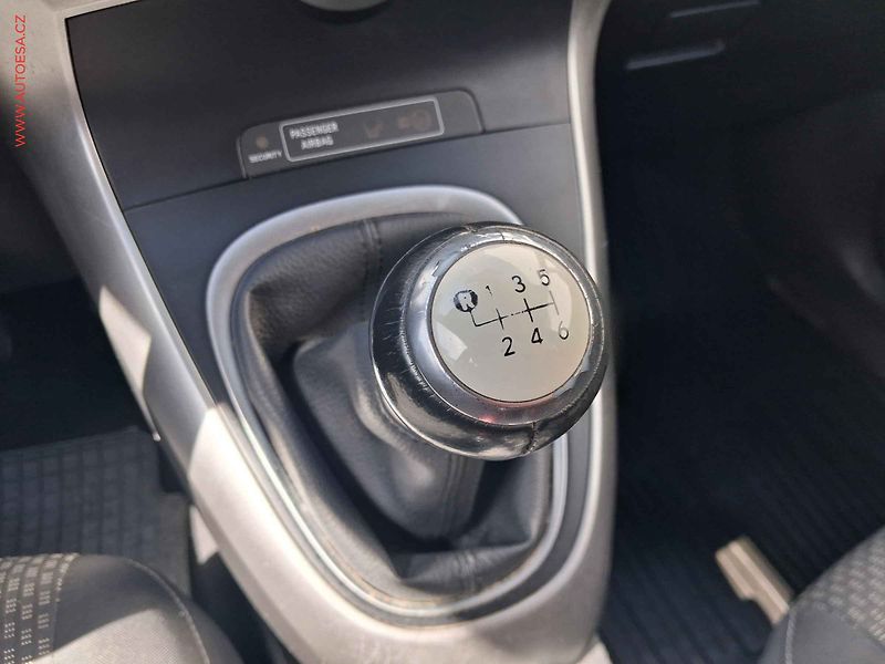Toyota Verso (2013) 1.8i, 1.maj,ČR, Navi, AC - fotka 12 z 19