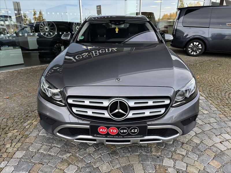 Mercedes-Benz Třídy E E 220d 4M All-terrain - fotka 2 z 33