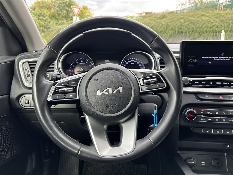 Kia Ceed 1,5 TGDi TOP ZÁRUKA - fotka 16 z 40