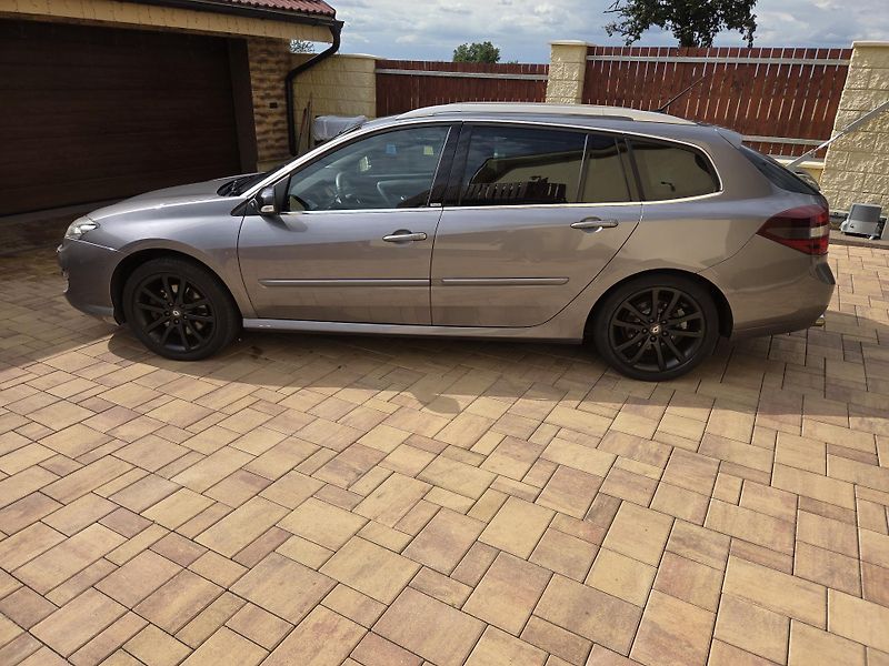 Renault Laguna 2.0dCi GT 131kW BOSE*4CONTROL* - fotka 9 z 38