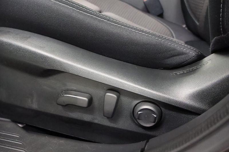 Subaru Outback 2.5i 4WD Active + tažné - fotka 7 z 16