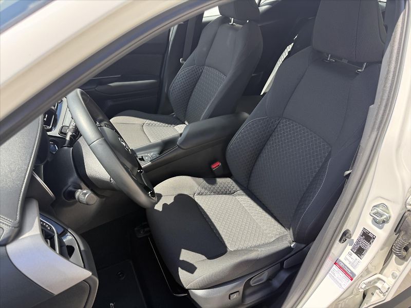 Toyota C-HR 1,8 Comfort Business - fotka 9 z 18