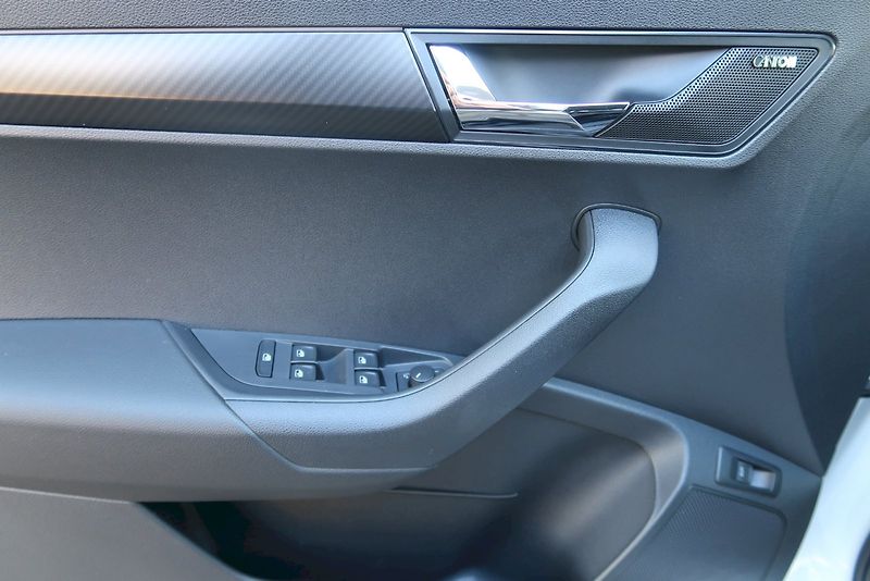 Škoda Karoq (2025) SportLine 2,0 TDi/110 kW 4X4DS - fotka 16 z 32
