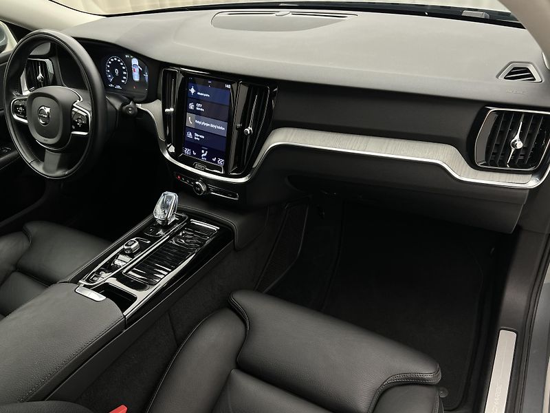 Volvo V60 T6 AWD RECHARGE INSCRIPTION - fotka 23 z 47