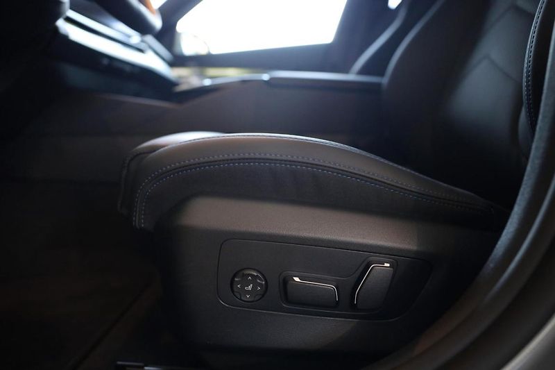 BMW Řada 5 540d xDrive Touring - fotka 26 z 32