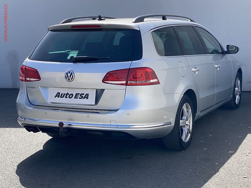 Volkswagen Passat (2013) 2.0 TDi, Comfortline - fotka 4 z 17