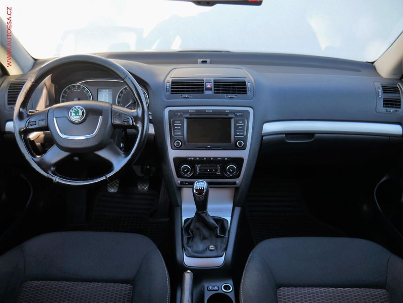 Škoda Octavia (2012) 2.0TDi 4x4, ČR, Xenon, AC - fotka 8 z 18