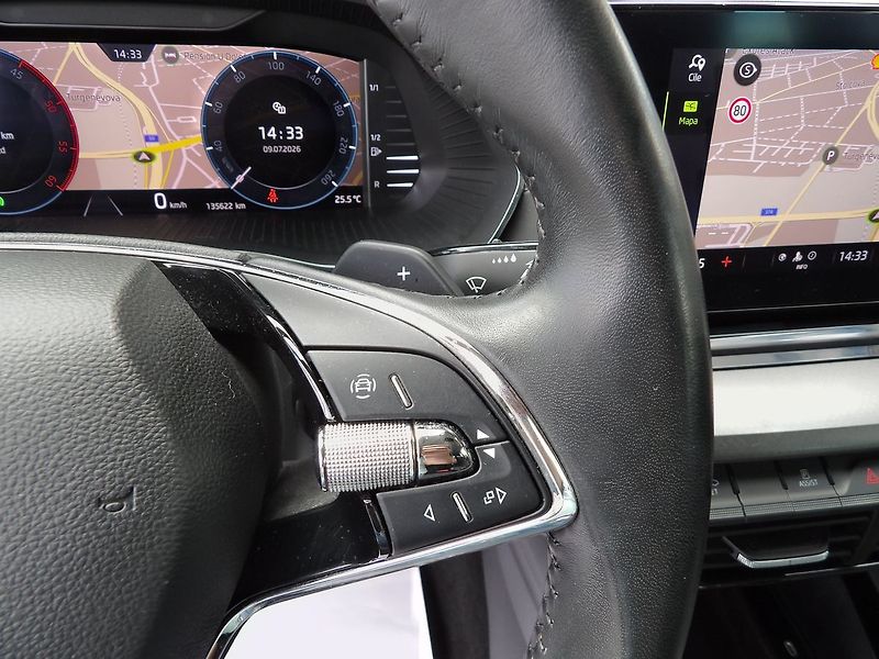 Škoda Octavia 2.0TDI DSG Style Virtual ACC - fotka 15 z 30