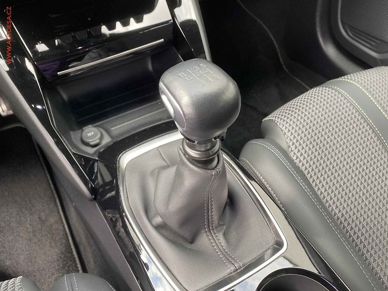 Peugeot 208 (2023) 1.2PT, GT line, LED, navi - fotka 15 z 18