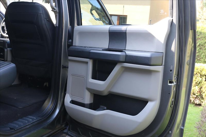 Ford F-150 5,0 V8, hardtop - fotka 55 z 64
