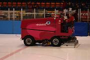 Další rolba Zamboni.
