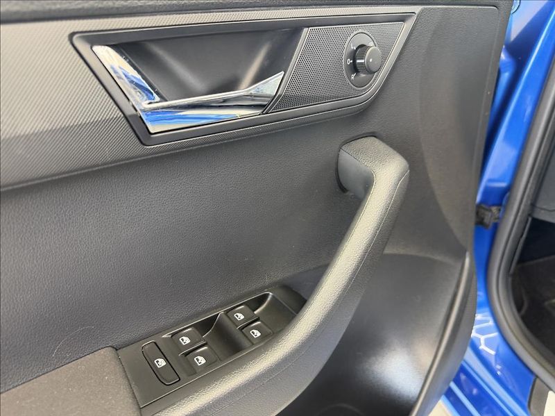 Škoda Fabia 1,2 TSi, 1.maj,klimatronic, BT - fotka 13 z 29