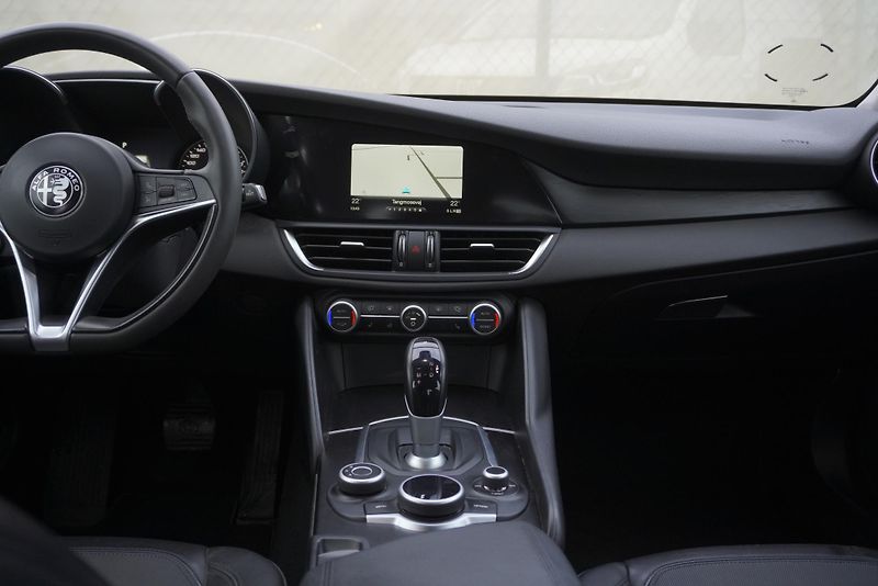 Alfa Romeo Giulia 2.2 JTD 132kW - fotka 21 z 28