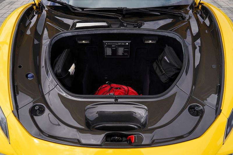 Ferrari F8 Spider/6700km/720 PS - fotka 18 z 51