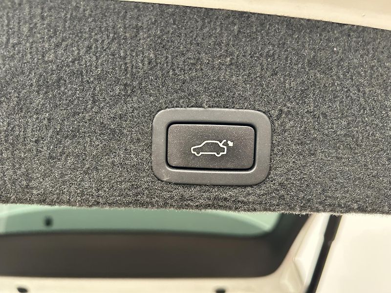 Volvo XC60 2.4 D4 4x4 Momentum - fotka 12 z 25