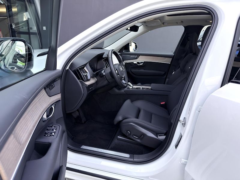Volvo XC90 T8 AWD // PLUS DARK// PANORAMA - fotka 9 z 53