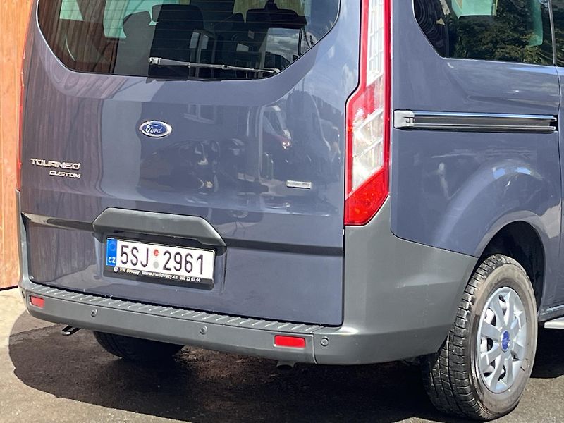 Ford Tourneo Custom (2014)  2,2TDi 9míst PO VELKÉM SERVIS - fotka 6 z 19