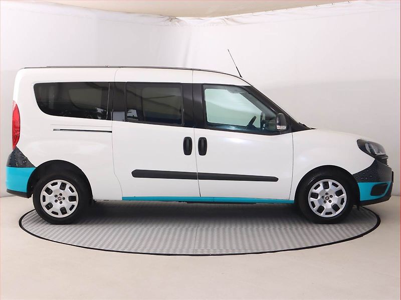 Fiat Dobló (2023) Maxi 1.6 MultiJet, 5Míst, SR - fotka 6 z 17