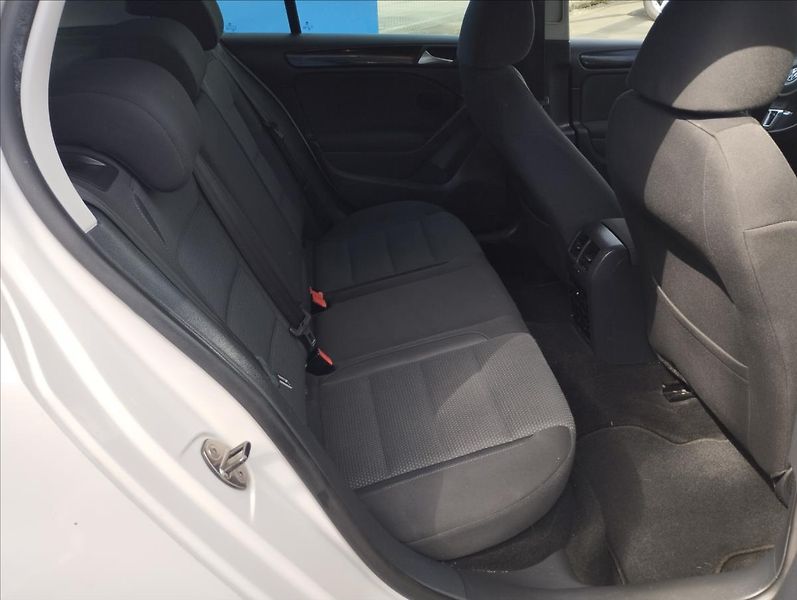 Volkswagen Golf 1,2 - fotka 9 z 15