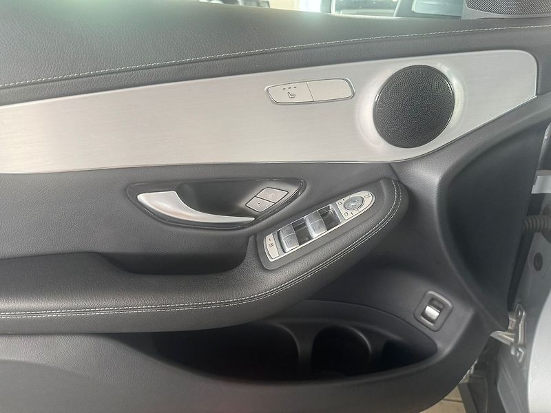 Mercedes-Benz GLC 220d 4MATIC - fotka 10 z 21